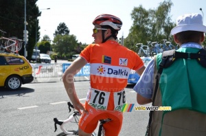 Kevin Lalouette (Roubaix-Lille Métropole) watches the peloton coming by (453x)
