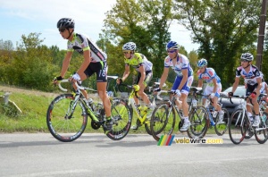 The leading group on the Côte de Regny (2) (381x)
