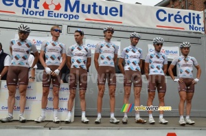 The AG2R La Mondiale team (290x)