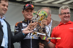 Guillaume Blot (Bretagne-Schuller) gets his trophy (2) (328x)