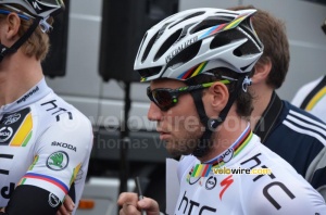 Mark Cavendish (HTC-Highroad) in the rainbow jersey (2) (353x)