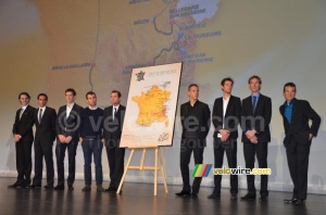 The riders around the map of the Tour de France 2012 (607x)
