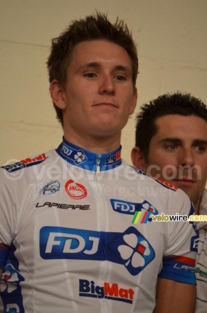 Arnaud Démare montre le nouveau maillot (4) (658x)