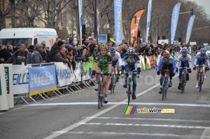 Bobbie Traksel (Landbouwkrediet) wins the sprint of the peloton (518x)