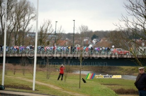 The peloton quitte Vierzon ... but they'll be back one day? (283x)