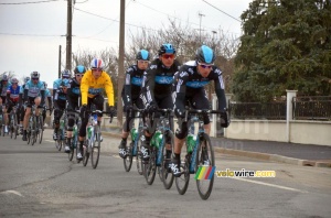 Team Sky leading the pack (295x)