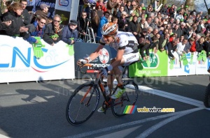 Eric Berthou (Bretagne-Schuller), first crossing of the finish line (454x)