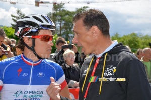 Sylvain Chavanel discussing his race strategy with Gilles Maignan (483x)