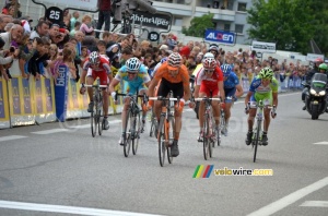 Egoi Martinez (Euskaltel) wins the sprint of the breakaway (259x)