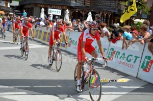 The Cofidis riders at the finish (196x)