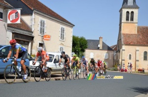 The peloton in Mers-sur-Indre (520x)
