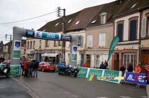 Châteauneuf-en-Thymerais, lieu de départ de Paris-Tours 2012 (371x)