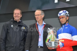 Christian Prudhomme, the mayor of Châteauneuf & Nacer Bouhanni (324x)