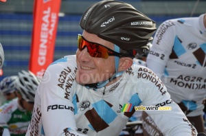 Samuel Dumoulin (AG2R La Mondiale) at the start (535x)