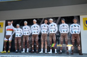 The AG2R La Mondiale team (340x)