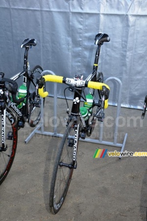 Le vélo de Damien Gaudin aux couleurs du maillot jaune (290x)