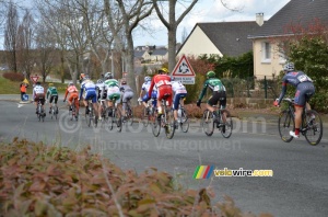 The chasing group in Chalonnes-sur-Loire (2) (256x)