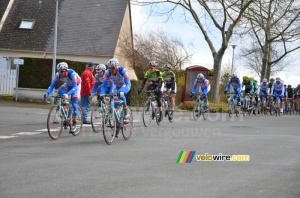 The peloton led by Androni (266x)