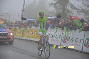 Alessandro de Marchi (Cannondale) remporte l'étape dans le brouillard (271x)