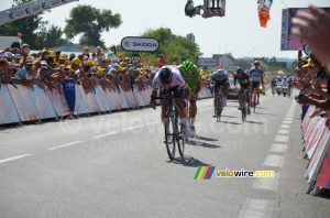 Mark Cavendish (Omega Pharma-QuickStep) on his way to victory (290x)