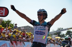 Sylvain Chavanel celebrates Mark Cavendish stage win (334x)