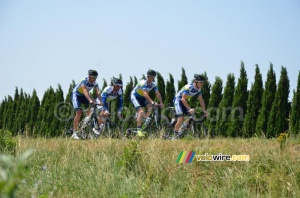 Part of the Orica-GreenEDGE team passes Grignan on the rest day (2) (494x)