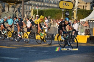 Chris Froome (Team Sky) ready for 10 laps in Paris (2) (425x)