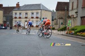 The leading group in Orsennes (2) (219x)