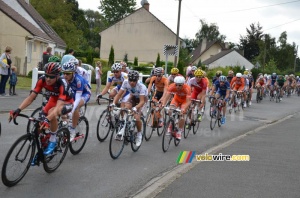 The peloton back in Isbergues (3) (328x)