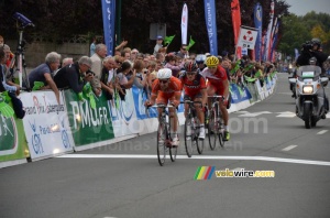 Another crossing of the finish in Isbergues by the leading trio (256x)
