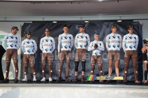 The AG2R La Mondiale team (455x)