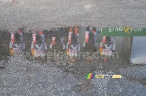 A reflection of the Lotto-Belisol team (339x)