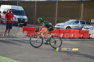 Perrig Quémeneur (Europcar) still leading solo when he arrives on the circuit (2) (174x)