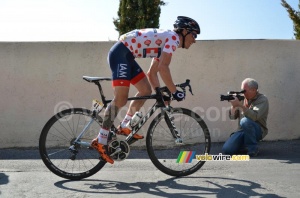 Sylvain Chavanel (IAM) gets away in the first climb to the finish (278x)