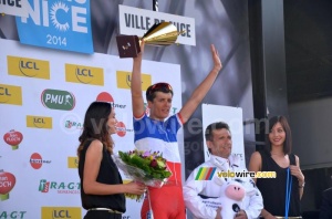 Arthur Vichot (FDJ.fr), vainqueur sur le podium (433x)