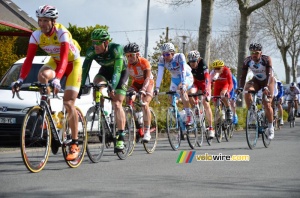 The other riders of the breakaway on the Côte de Chalonnes (375x)