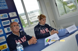 Bernard Bourreau (sélectionneur équipe de France) & Sandrine Guirronnet (entraîneur national route dames) (279x)