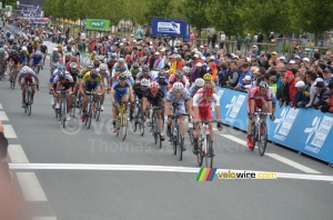 The sprint of the peloton won by Romain Cardis (Vende U Pays de la Loire) (233x)