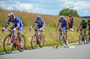 Nacer Bouhanni & Arnaud Demare well protected by the FDJ.fr team (230x)