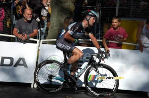 Mark Cavendish (OPQS) after his crash (480x)