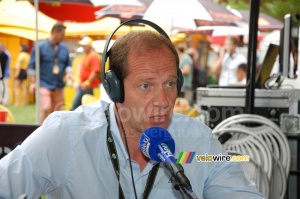 Christian Prudhomme being interviewed by France Bleu (595x)