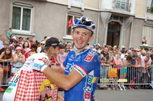 Mickael Delage (FDJ.fr) goes off with his Cochonou bag (413x)