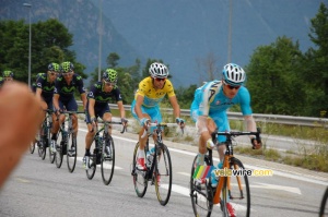 Vincenzo Nibali protege par son equipe Astana (409x)