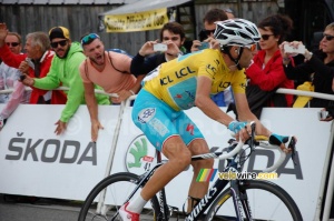 Vincenzo Nibali (Astana) winner on Hautacam (2) (428x)