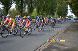 The peloton back in Isbergues (430x)
