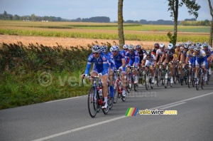 The FDJ.fr team leading the peloton in Hinges (2) (433x)