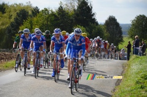 The peloton on the climb in Teneur (401x)
