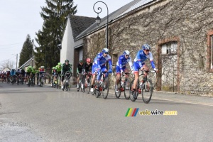 The peloton in Cormainville led by the FDJ team (376x)