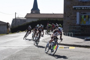 AG2R La Mondiale leads the chase at the foot of the col de la Gachet (437x)