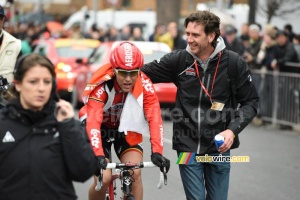 Tony Gallopin (Lotto-Soudal) accompanied by his soigneur (402x)